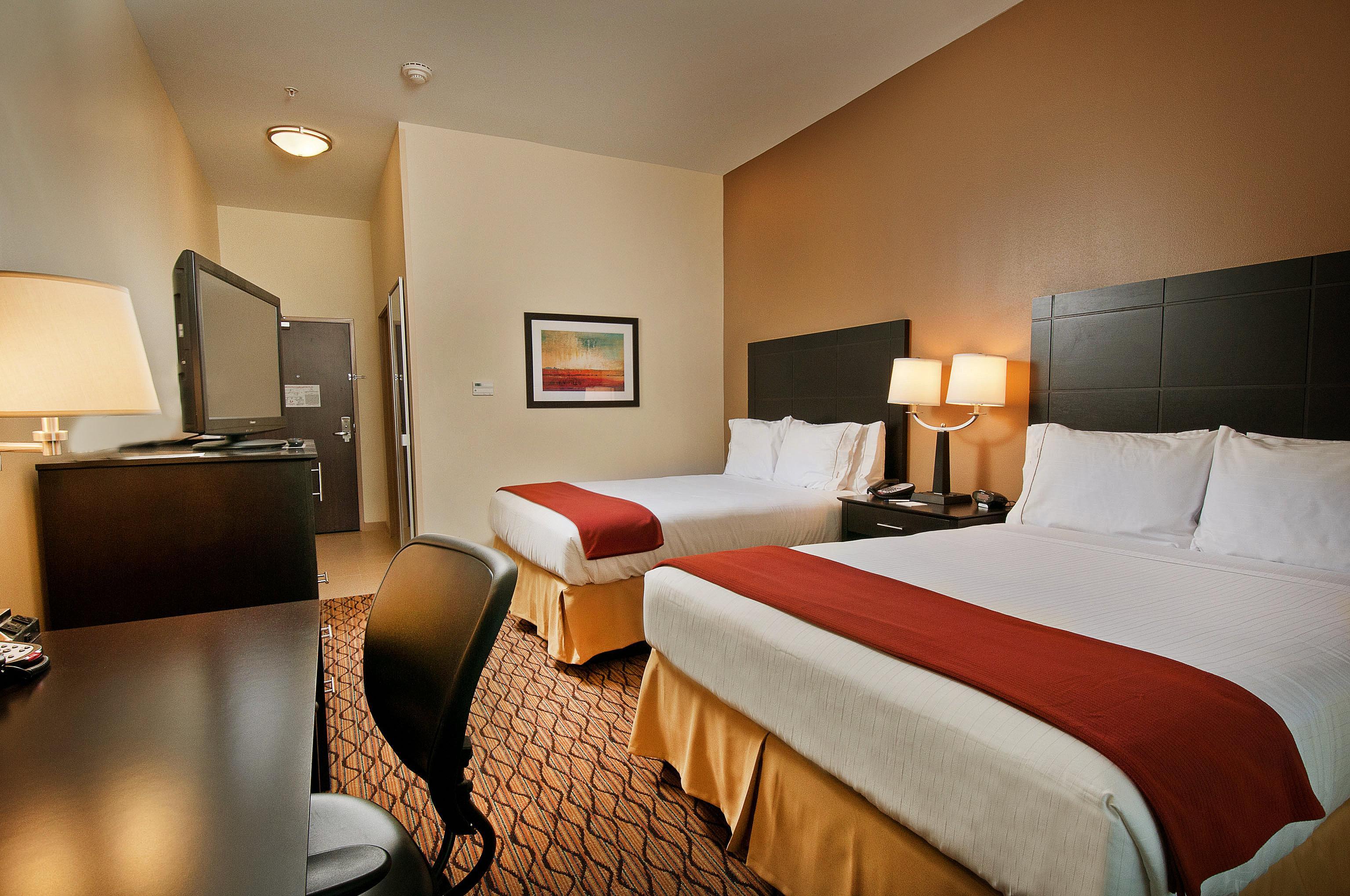 Holiday Inn Express Hotel And Suites Pearsall By Ihg Exterior photo