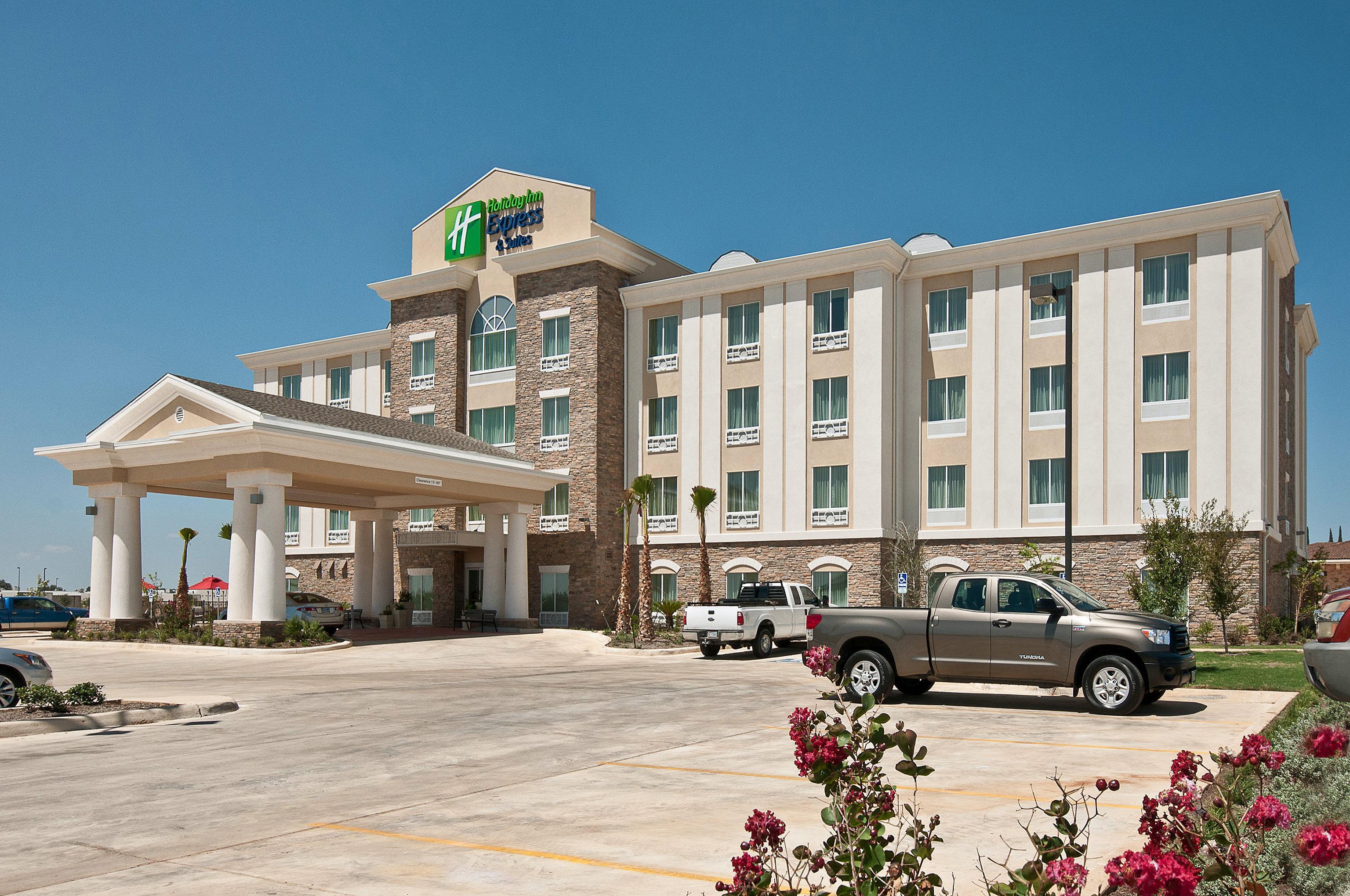 Holiday Inn Express Hotel And Suites Pearsall By Ihg Exterior photo